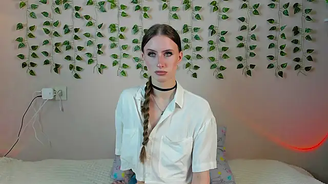 Snapshot of EllieRough chatting on 05-28-26, 05:37 EllieRough online show from 05-28-26, 05:37