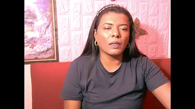 Indiannaughtygoddess online show from 06-18-26, 08:46