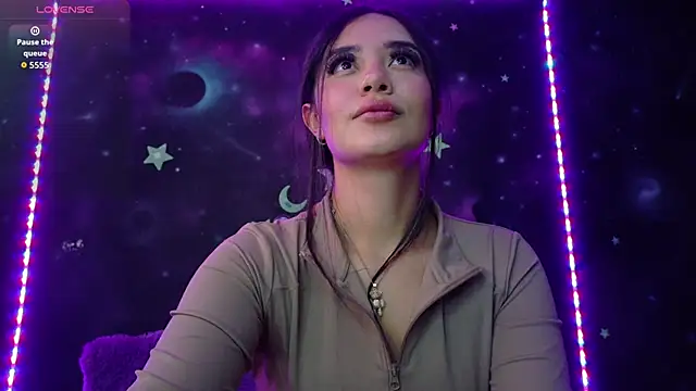 ValentinaRojass  online show from 04-13-26, 05:39