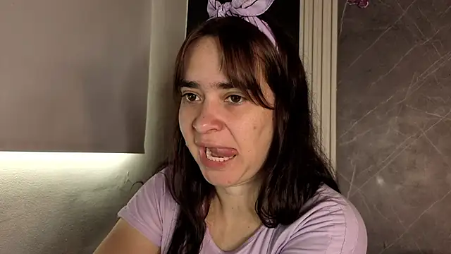 Snapshot of _VALERIAGOMEZ chatting on 06-17-26, 03:55 VALERIAGOMEZ online show from 06-17-26, 03:55
