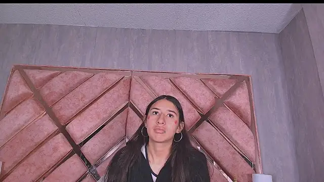LilyRossi  online show from 04-22-26, 12:23