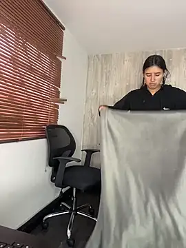 LilyRossi  online show from 07-27-26, 12:56