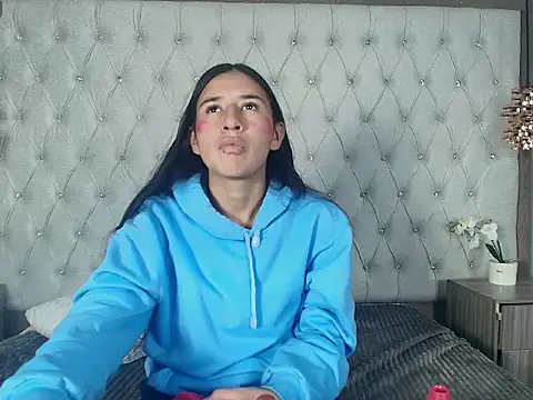 LilyRossi  online show from 04-17-26, 12:52