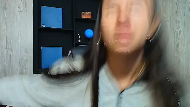 LilyRossi  online show from 05-07-26, 12:52