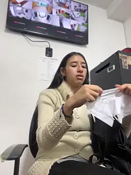 LilyRossi  online show from 05-05-26, 12:52