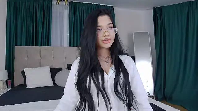 Snapshot of MissNaomiBelle chatting on 06-12-26, 06:38 MissNaomiBelle online show from 06-12-26, 06:38