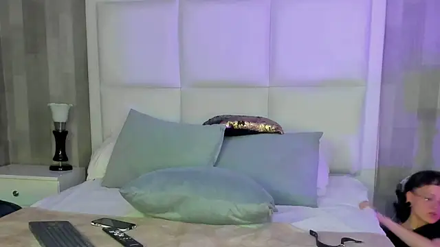 CaliferAndAurora online show from 03-11-26, 04:23