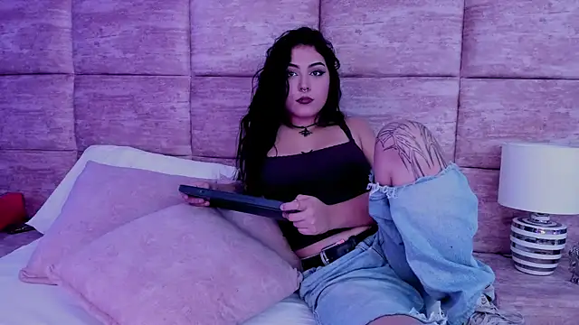 CaliferAndAurora online show from 04-13-26, 03:54