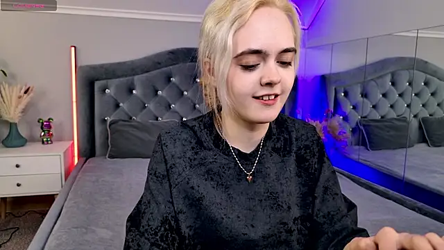 Bambi Bloom online show from 03-02-26, 06:47