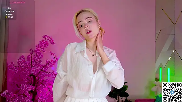 Bambi Bloom online show from 04-13-26, 05:11