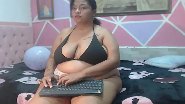 Snapshot of Doll_rihana chatting on 05-09-26, 02:04 Doll rihana online show from 05-09-26, 02:04