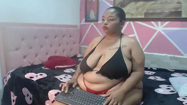 Snapshot of Doll_rihana chatting on 05-28-26, 01:24 Doll rihana online show from 05-28-26, 01:24