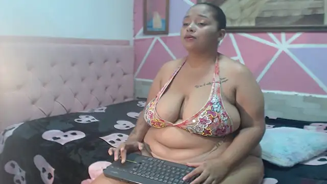 Snapshot of Doll_rihana chatting on 06-02-26, 06:19 Doll rihana online show from 06-02-26, 06:19