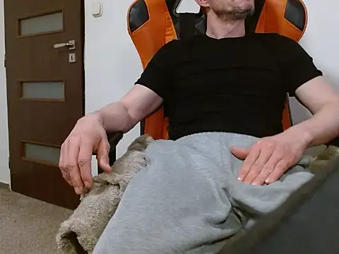 Snapshot of Sokarek chatting on 04-05-26, 04:41 Sokarek online show from 04-05-26, 04:41