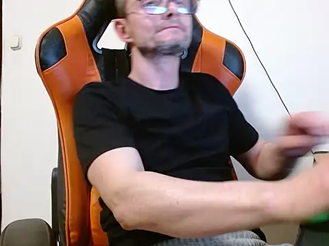 Snapshot of Sokarek chatting on 03-27-26, 09:38 Sokarek online show from 03-27-26, 09:38