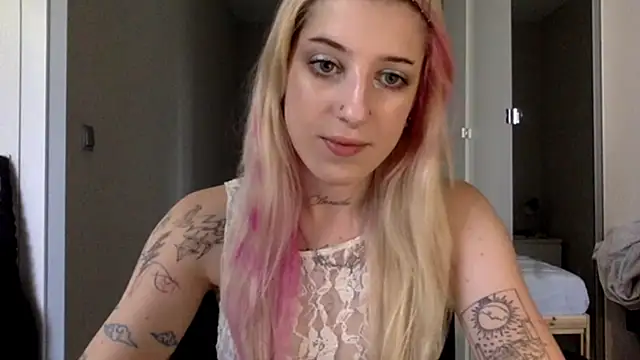 Snapshot of EmmyWet chatting on 07-11-26, 03:34 EmmyWet online show from 07-11-26, 03:34