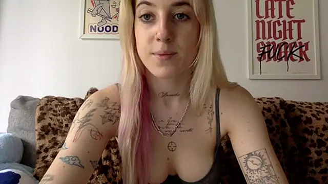 Snapshot of EmmyWet chatting on 07-21-26, 12:17 EmmyWet online show from 07-21-26, 12:17
