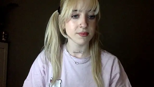 Snapshot of EmmyWet chatting on 05-01-26, 04:45 EmmyWet online show from 05-01-26, 04:45