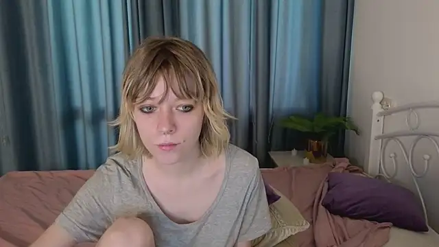 Snapshot of MollySally chatting on 05-13-26, 04:08 MollySally online show from 05-13-26, 04:08