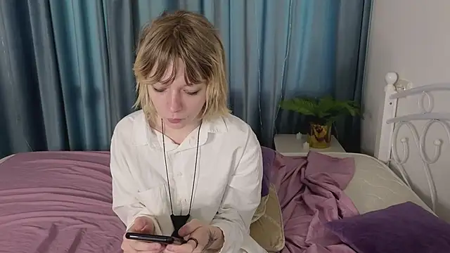 Snapshot of MollySally chatting on 05-15-26, 04:10 MollySally online show from 05-15-26, 04:10