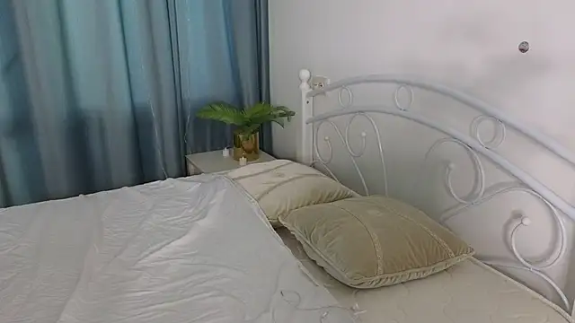 Snapshot of MollySally chatting on 05-25-26, 04:12 MollySally online show from 05-25-26, 04:12
