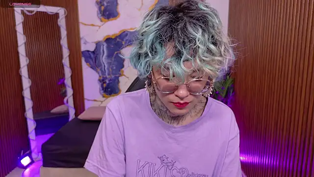 Lyra tay online show from 06-17-26, 08:52
