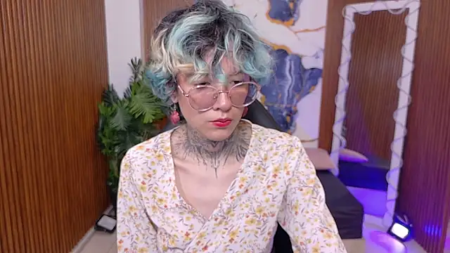 Lyra tay online show from 06-11-26, 07:11