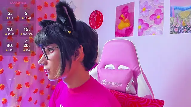 Snapshot of Madeline_21 chatting on 03-25-26, 05:07 Madeline 21 online show from 03-25-26, 05:07