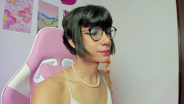 Snapshot of Madeline_21 chatting on 03-04-26, 05:26 Madeline 21 online show from 03-04-26, 05:26