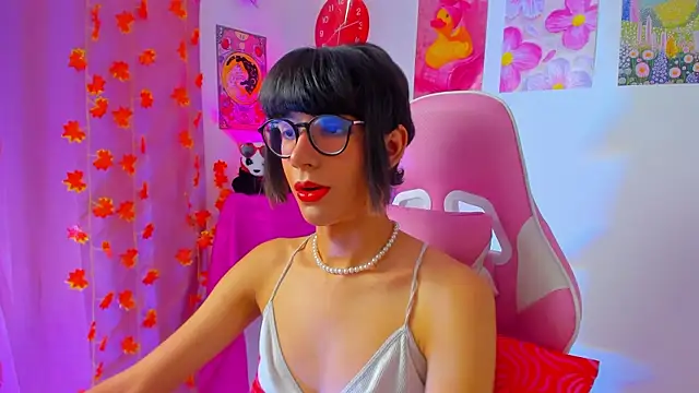 Snapshot of Madeline_21 chatting on 04-10-26, 12:12 Madeline 21 online show from 04-10-26, 12:12