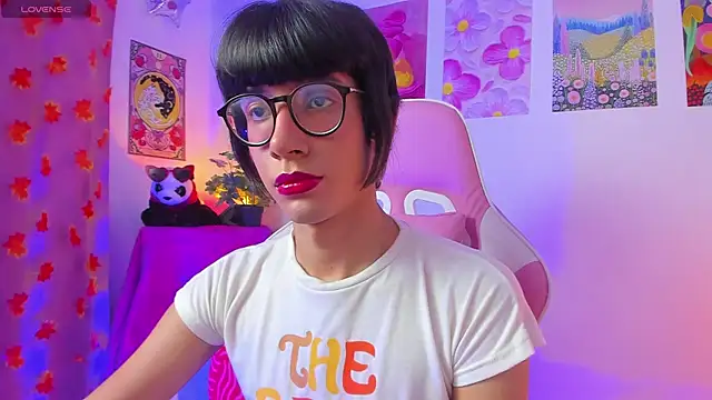 Snapshot of Madeline_21 chatting on 03-15-26, 05:03 Madeline 21 online show from 03-15-26, 05:03