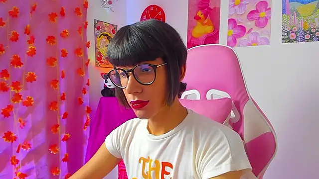 Snapshot of Madeline_21 chatting on 03-22-26, 05:10 Madeline 21 online show from 03-22-26, 05:10