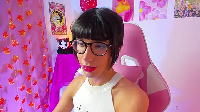 Snapshot of Madeline_21 chatting on 03-11-26, 05:12 Madeline 21 online show from 03-11-26, 05:12