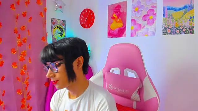 Snapshot of Madeline_21 chatting on 04-05-26, 01:07 Madeline 21 online show from 04-05-26, 01:07