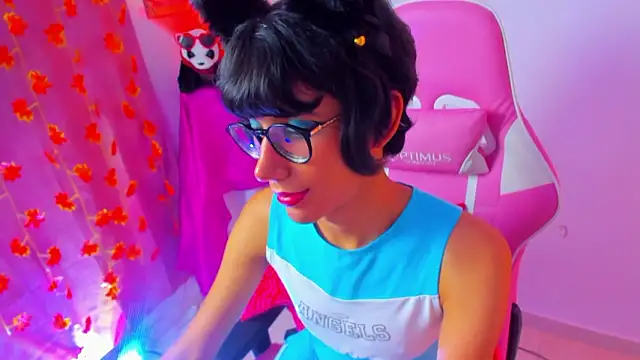 Snapshot of Madeline_21 chatting on 03-27-26, 08:26 Madeline 21 online show from 03-27-26, 08:26