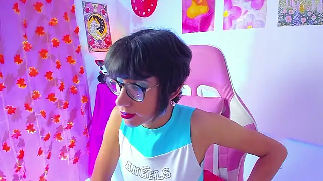 Snapshot of Madeline_21 chatting on 03-21-26, 05:08 Madeline 21 online show from 03-21-26, 05:08