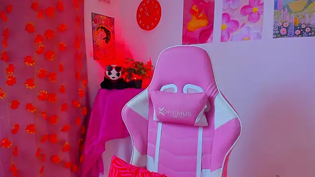 Snapshot of Madeline_21 chatting on 04-01-26, 05:09 Madeline 21 online show from 04-01-26, 05:09