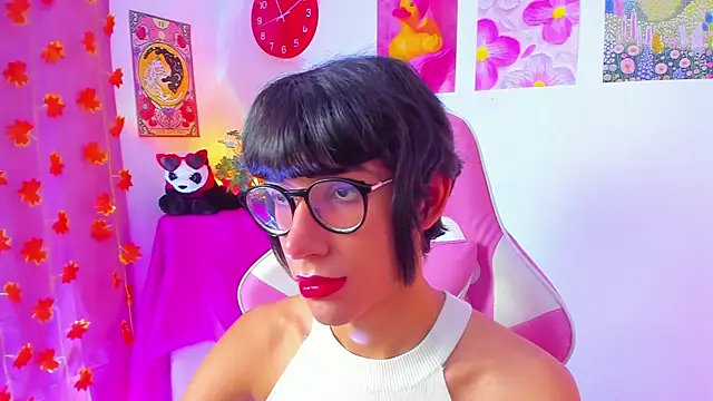 Snapshot of Madeline_21 chatting on 03-18-26, 05:10 Madeline 21 online show from 03-18-26, 05:10