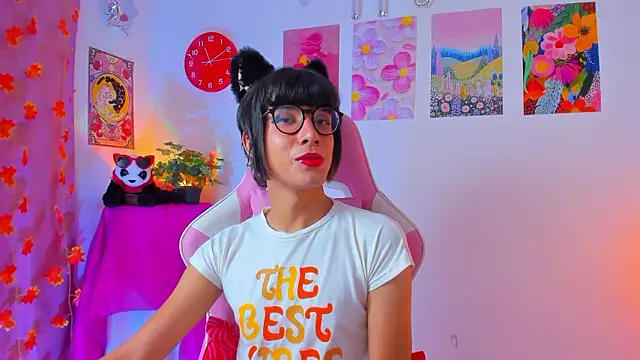 Snapshot of Madeline_21 chatting on 03-30-26, 05:09 Madeline 21 online show from 03-30-26, 05:09