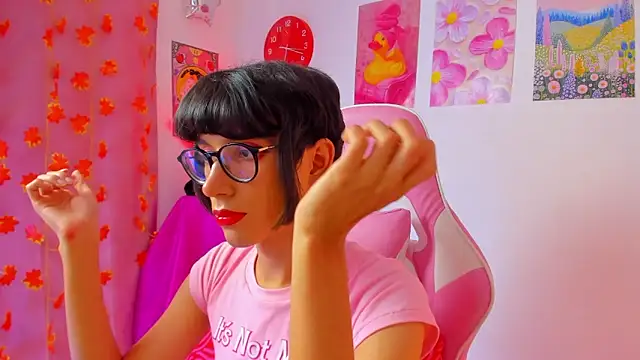 Snapshot of Madeline_21 chatting on 04-06-26, 12:17 Madeline 21 online show from 04-06-26, 12:17