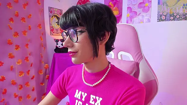 Snapshot of Madeline_21 chatting on 03-13-26, 05:12 Madeline 21 online show from 03-13-26, 05:12