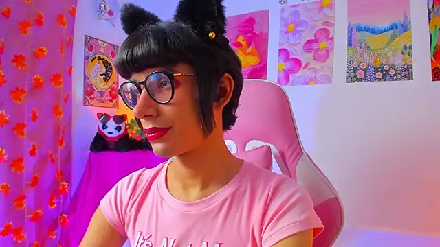 Snapshot of Madeline_21 chatting on 03-29-26, 05:09 Madeline 21 online show from 03-29-26, 05:09