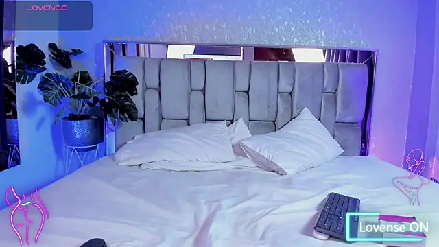 PaulinaLopez  online show from 03-10-26, 09:08