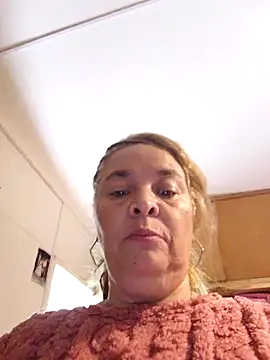 Snapshot of momismilf544 chatting on 05-01-26, 02:11 momismilf544 online show from 05-01-26, 02:11