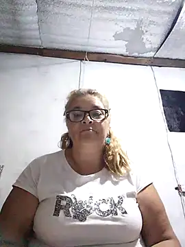 Snapshot of momismilf544 chatting on 03-31-26, 03:52 momismilf544 online show from 03-31-26, 03:52