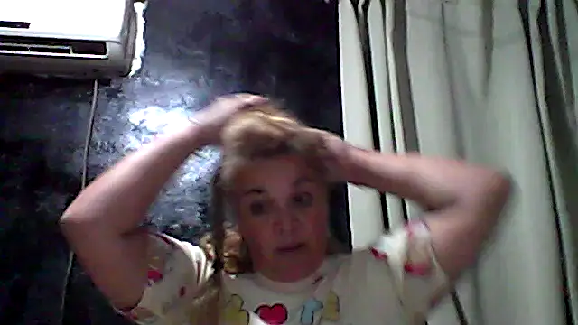 Snapshot of momismilf544 chatting on 04-15-26, 10:21 momismilf544 online show from 04-15-26, 10:21