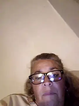 Snapshot of momismilf544 chatting on 04-01-26, 05:31 momismilf544 online show from 04-01-26, 05:31