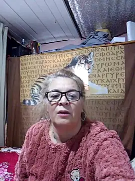 Snapshot of momismilf544 chatting on 05-16-26, 01:32 momismilf544 online show from 05-16-26, 01:32