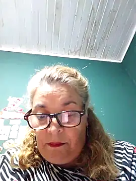 Snapshot of momismilf544 chatting on 04-08-26, 04:03 momismilf544 online show from 04-08-26, 04:03