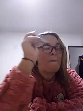Snapshot of momismilf544 chatting on 05-01-26, 02:05 momismilf544 online show from 05-01-26, 02:05